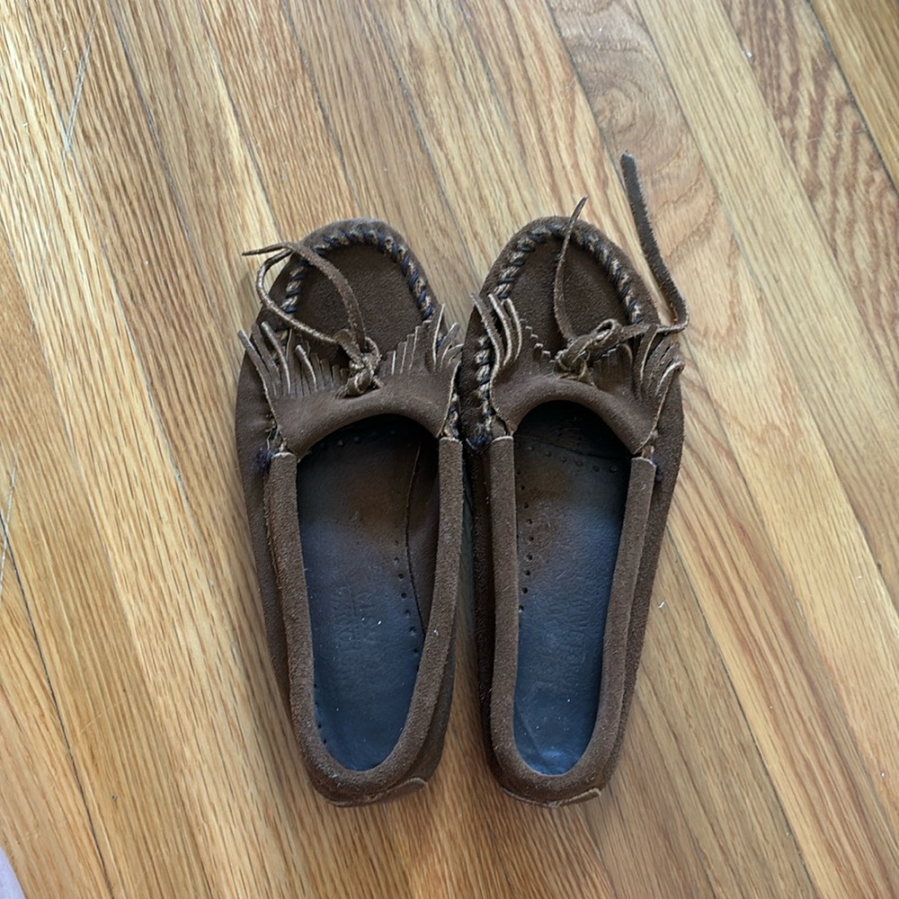 Size 6 women’s brown Minnetonka moccasins